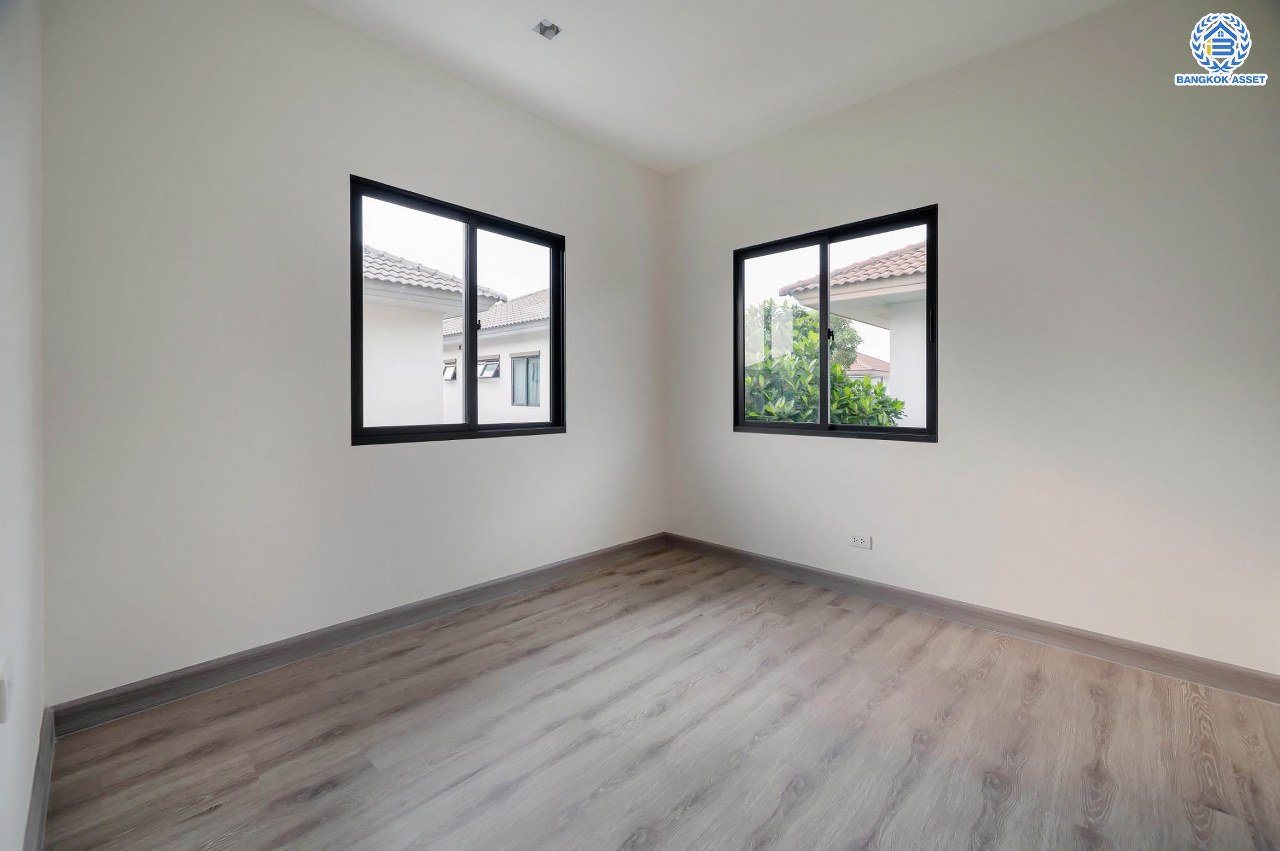 บ้านมือสองตกแต่งใหม่ โครงการ สราญสิริ ติวานนท์-แจ้งวัฒนะ1 เนื้อที่ 50.8 ตร.ว. ดีไซน์ตอบทุกไลฟ์สไตล์ ฟังก์ชัน 3 ห้องนอน 2 ห้องน้ำ จอดรถได้ 2 คัน Living กว้างขวาง บนทำเลติดถนนใหญ่ เชื่อมต่อทุกเส้นทาง ใกล้จุดขึ้นทางด่วน "ศรีสมาน"